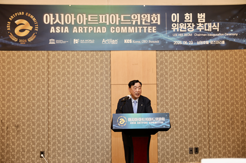 △이희범 아시아 및 대한민국 아트피아드위원회 위원장이 기념사를 하고 있는 모습.