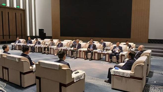 지난 24일 중국 산둥성에서 본 행사(25일)인 '한중일 협력센터 출범식'에 앞서 열린 비공식 환영 만찬에는 중국 과학기술부 부부장, 산둥성 부성장, 연태시 관계자 및 중국 정부측 주요 귀빈 초청 인사들이 참석해 행사의 의미를 더했다. 한중글로벌협회 제공