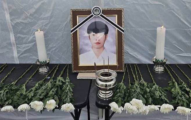 지난해 9월3일 광주지방고용노동청 앞에 산업재해로 사망한 양준혁씨의 분향소가 마련돼 있다. 광주전남노동안전보건지킴이 제공