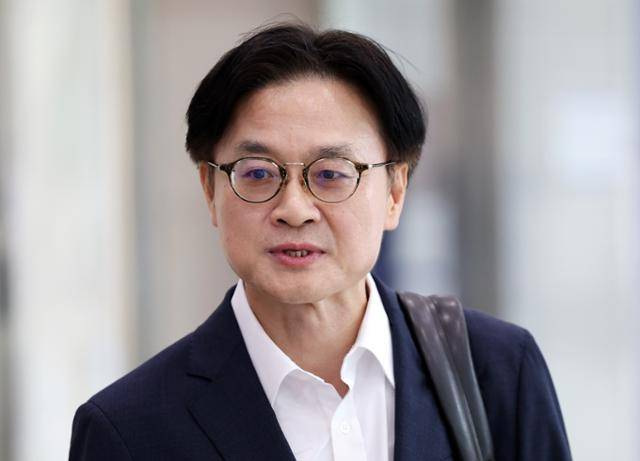 김정관 산업통상자원부 장관 후보자가 30일 서울 강남구 한국기술센터에 마련된 인사청문회 준비단 사무실로 출근하며 지명 소감을 밝히고 있다. 뉴스1