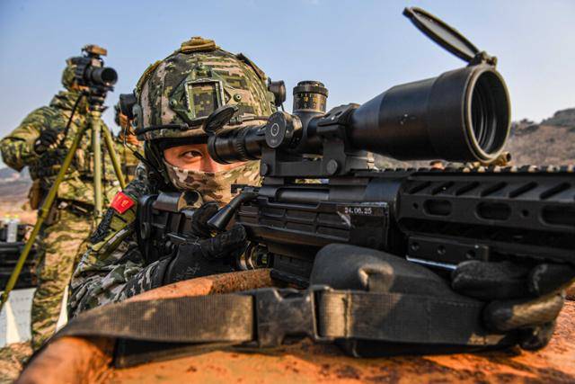 해병대 특수수색대대가 1월 22일 경북 포항 수성사격장에서 합동 대테러 저격사격 훈련을 실시하고 있다. 연합뉴스