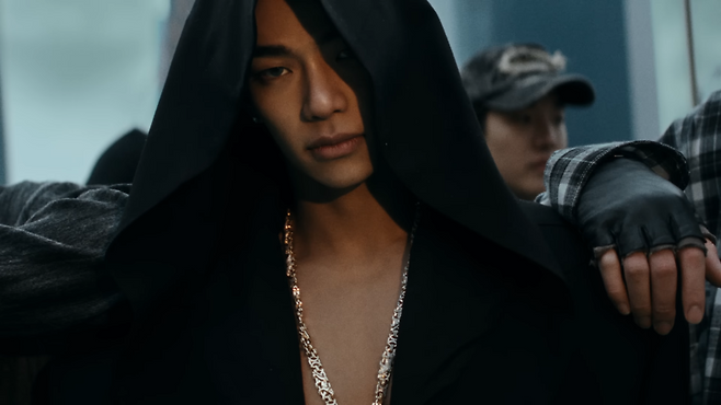 ‘페이머스’ 뮤직비디오. 사진출처=더블랙레이블