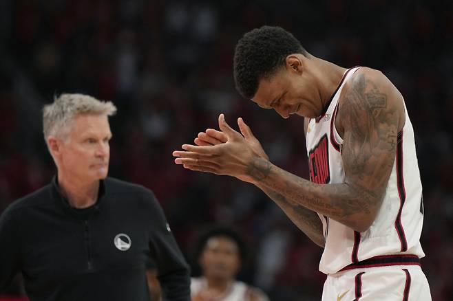 <yonhap photo-3263=""> Houston Rockets' Jabari Smith Jr. reacts during the second half of Game 7 of an NBA basketball first-round playoff series against the Golden State Warriors Sunday, May 4, 2025, in Houston. (AP Photo/Ashley Landis)/2025-05-05 11:24:48/ <저작권자 ⓒ 1980-2025 ㈜연합뉴스. 무단 전재 재배포 금지, AI 학습 및 활용 금지></yonhap>
