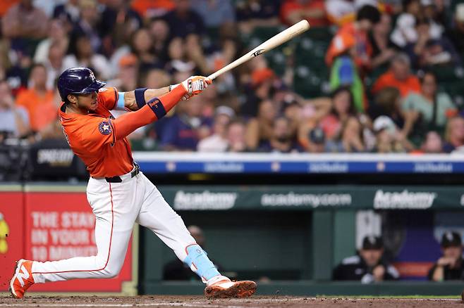 <yonhap photo-2761=""> HOUSTON, TEXAS - JUNE 12: Jeremy Pe?a #3 of the Houston Astros singles in the third inning against the Chicago White Sox at Daikin Park on June 12, 2025 in Houston, Texas. Alex Slitz/Getty Images/AFP (Photo by Alex Slitz / GETTY IMAGES NORTH AMERICA / Getty Images via AFP)/2025-06-13 10:38:56/ <저작권자 ⓒ 1980-2025 ㈜연합뉴스. 무단 전재 재배포 금지, AI 학습 및 활용 금지></yonhap>