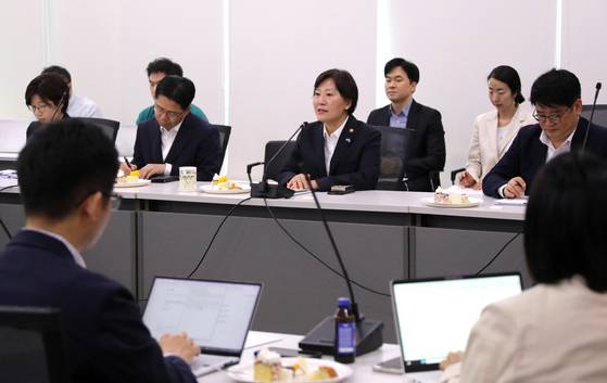 송미령 농림축산식품부 장관은 지난해 5월 20일 정부세종청사에서 기자간담회를 갖고‘양곡관리법’(양곡법)개정안에 대해“(본회의를 통과하면) 대통령에게 강력하게 거부권(재의요구권)을 건의할 수밖에 없다”고 말했다. 연합뉴스