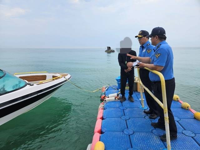 ▲ 최근 지역 내 수상레저 사업장 특별 안전 점검에 나선 강릉해경.강릉해양경찰서 제공