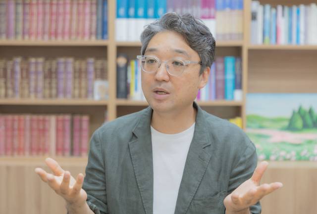 정통령 더세움교회 목사가 최근 경북 김천 교회 집무실에서 가진 인터뷰에서 부교역자의 쉼과 사역에 대해 이야기하고 있다.