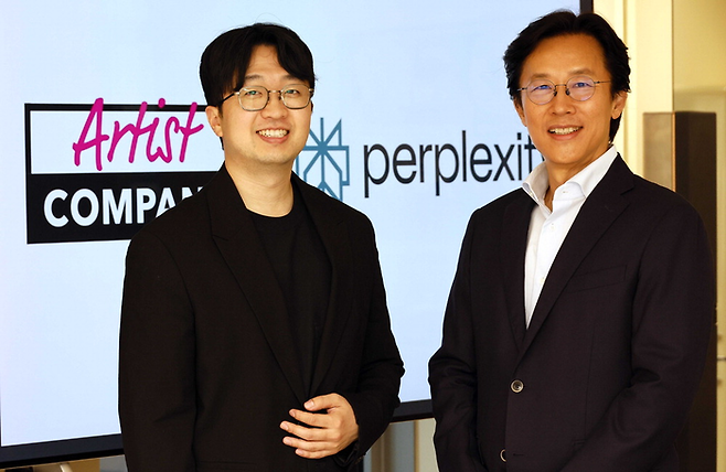 June Morita, general manager of Perplexity Asia Pacific (left), and Hwang Kyung-joo, CEO of Artist Company. (Kim Ho-young)