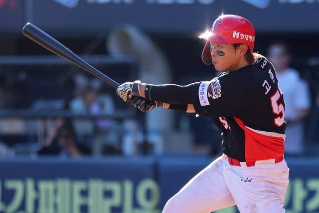 29일 잠실 LG전이 끝난 뒤 아내에게 진심을 전한 고종욱. 사진=KIA 제공