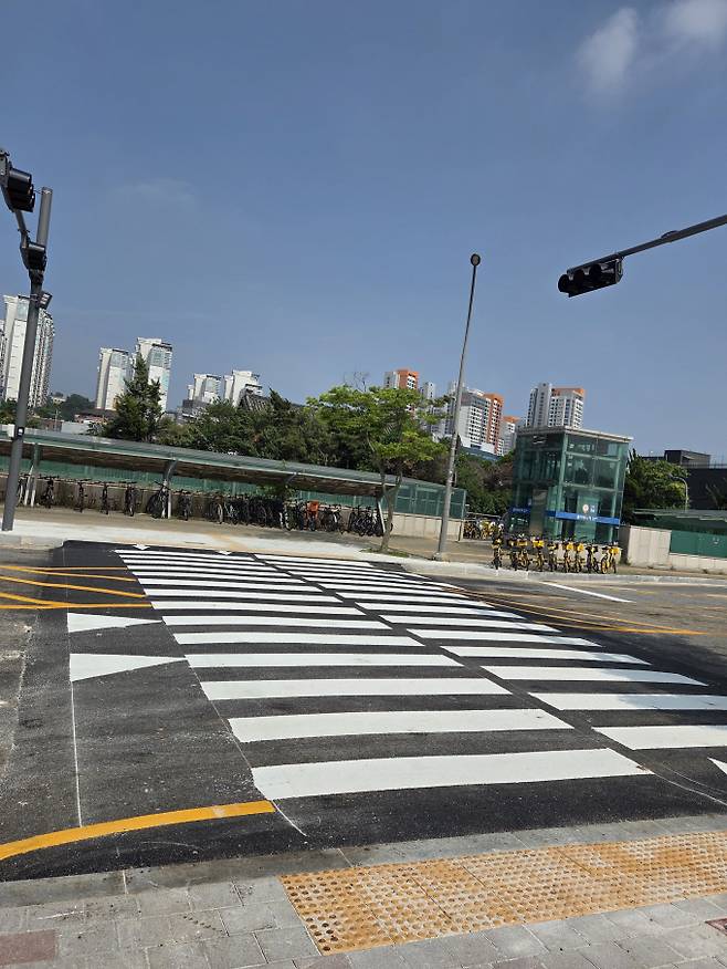 용인특례시, GTX-A 구성역 4번출구 앞에 설치된 횡단보도. /사진제공=용인특레시