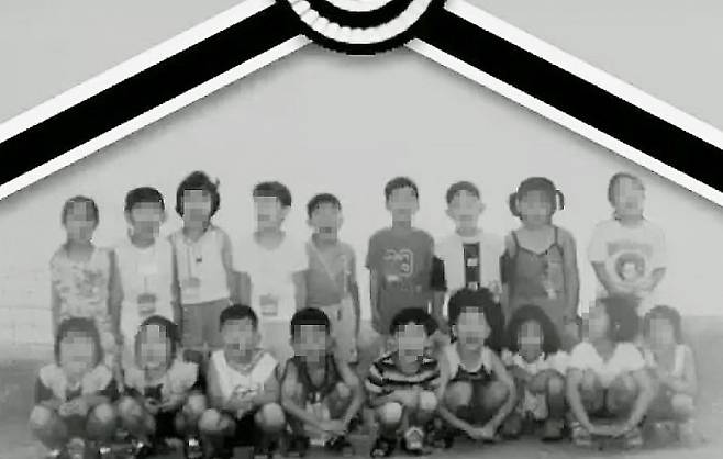 경기 화성군 소재 청소년수련원 씨랜드에서 대형화재가 발생해 유치원생을 포함 23명이 목숨을 잃었다. 사진은 1999년 6월30일 청소년 수련원 씨랜드 화재로 숨진 소망유치원생 아이들 모습. /사진=유튜브 디바 제시카 채널 캡처