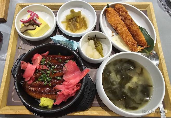 서울 강남구 ‘개포래미안포레스트’ 아파트 단지 내에서 제공하는 식사 서비스. [독자 제공]