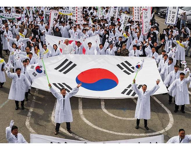 [진주=뉴시스]경남도사진대전, 김영환 작가 '대한독립만세' 대상 수상.(사진=경남도지회 제공).2025.06.30.photo@newsis.com *재판매 및 DB 금지