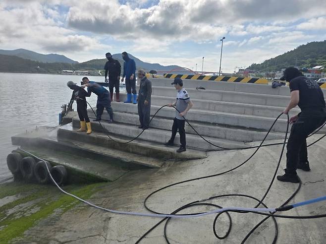 [완도=뉴시스] 연안사고 예방활동 펼치는 노화파출소. (사진=완도해경 제공) 2025.06.30. photo@newsis.com *재판매 및 DB 금지