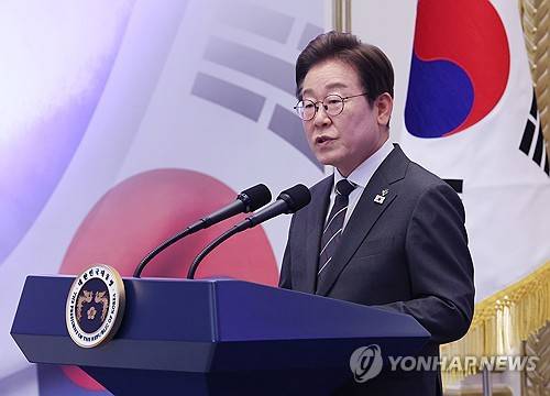 이재명 대통령이 지난 27일 청와대 영빈관에서 열린 '호국 보훈의 달, 대통령의 초대' 행사에서 인사말을 하는 모습.  [사진 제공] 연합뉴스