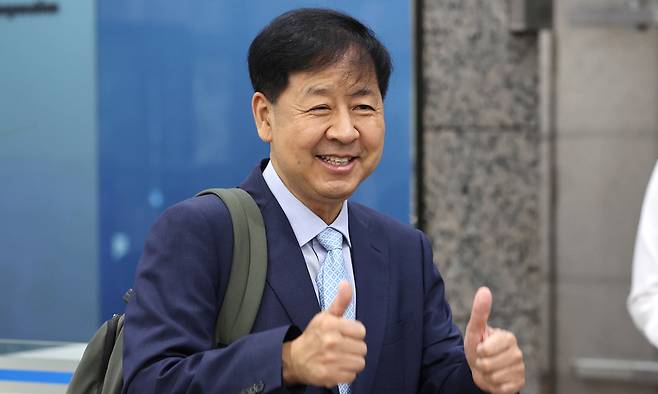구윤철 경제부총리 겸 기획재정부 장관 후보자가 30일 서울 중구 예금보험공사에 마련된 인사청문회 준비사무실로 들어서고 있다. 연합뉴스