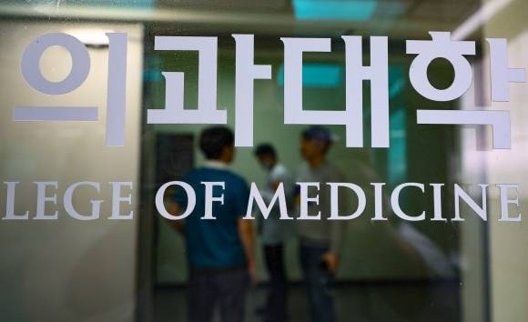 대학의과대학·의학전문대학원학생협회(의대협)는 지난주 대통령실에 기존 입장을 조정해 대통령실에 전달했다고 30일 밝혔다. 뉴시스