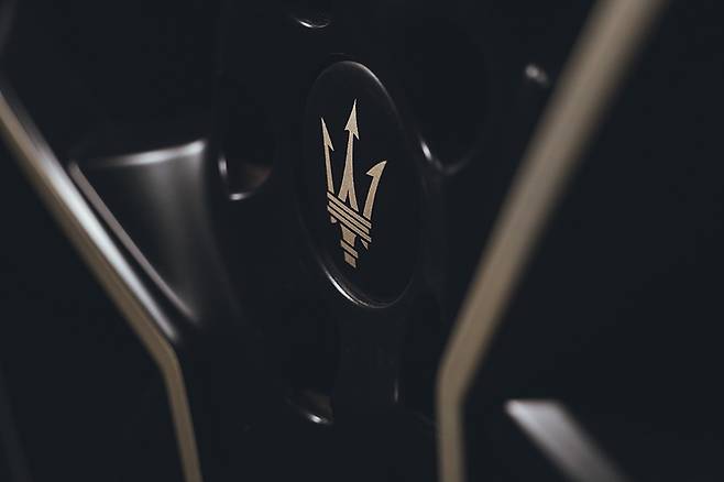 마세라티 MC20 노트