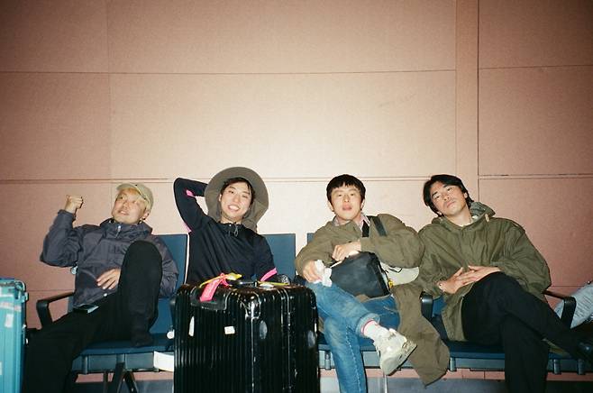 MBC 예능 ‘태어난 김에 세계일주 4’를 연출한 김지우PD(왼쪽에서 두 번째)와 출연자 기안84(왼쪽에서 세 번째). 사진 MBC