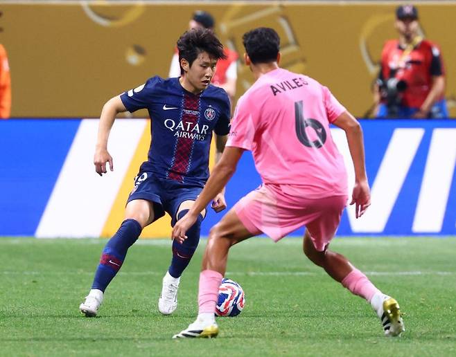 이강인(왼쪽).  /사진=PSG 공식 SNS 갈무리