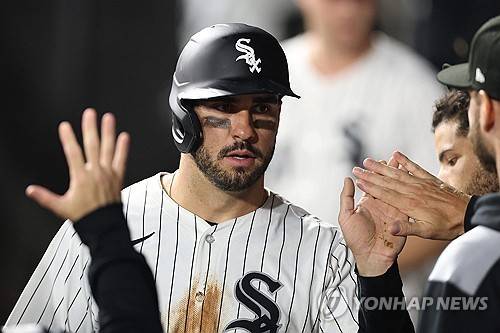 미국 메이저리그 시카고 화이트삭스의 외야수 마이크 터크먼이 30일(한국시간) 미국 일리노이주 시카고의 레이트필드에서 열린 2025 메이저리그 샌프란시스코 자이언츠와의 홈 경기에서 4타수 3안타 1득점으로 활약했다. 사진 연합뉴스