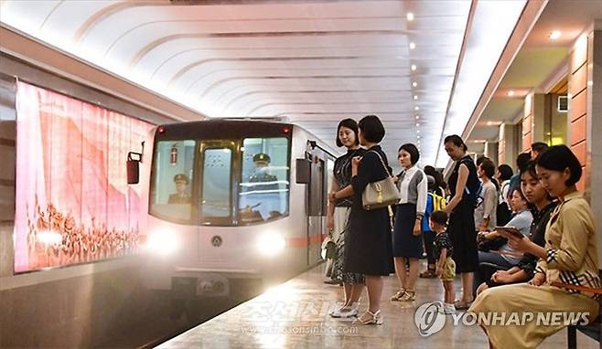 평양의 지하철 (서울=연합뉴스) 재일본조선인총연합회 기관지 조선신보는 30일 북한 평양의 지하철이 편리하게 변하고 있다고 보도했다. 2025.6.30 [조선신보 홈페이지 캡처. 재판매 및 DB 금지] nkphoto@yna.co.kr