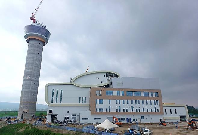 94ｍ 상공 서산 자원회수시설 전망대 설치 완료 [서산시 제공. 재판매 및 DB 금지]