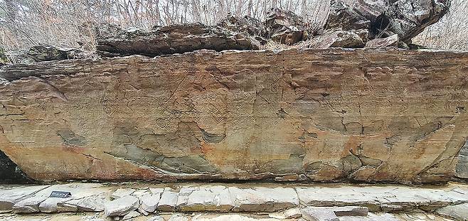 국보 '울주 천전리 명문과 암각화' (서울=연합뉴스) 국제기념물유적협의회는 우리 정부가 세계유산으로 등재 신청한 반구천 암각화에 대해 '등재' 권고 판단을 내렸다고 26일 밝혔다. 등재 여부는 7월 프랑스 파리에서 열리는 제47차 세계유산위원회에서 결정된다. 사진은 국보 '울주 천전리 명문과 암각화'. 2025.5.26 [국가유산청 제공. 재판매 및 DB 금지] photo@yna.co.kr