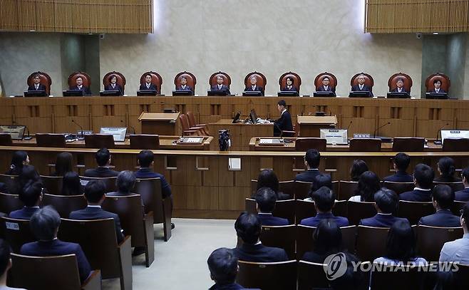 대법, 이재명 '선거법 위반' 무죄판결 파기환송 (서울=연합뉴스) 조희대 대법원장을 비롯한 대법관들이 지난달 1일 서울 서초구 대법원에서 더불어민주당 이재명 대선 후보의 공직선거법 위반 사건 상고심 선고를 위해 참석해 있다. 2025.5.1 [사진공동취재단] photo@yna.co.kr