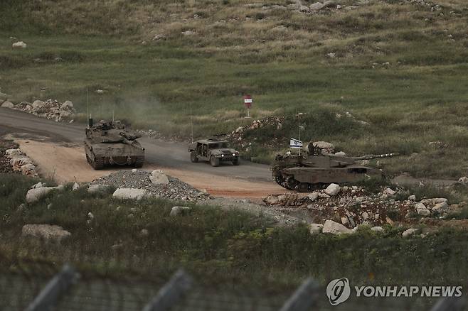 골란고원에 전개된 이스라엘군 메르카바 탱크 [EPA 연합뉴스 자료사진. 재판매 및 DB 금지]