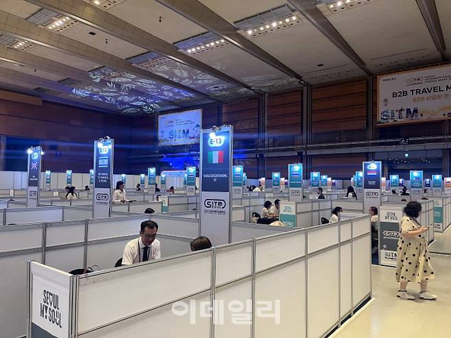 30일 서울 강남 코엑스 D홀에서 열린 ‘2025 서울국제트래블마트’ 현장 (사진=이민하 기자)