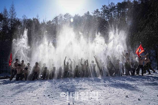 해병대 특수수색대대와 1·2사단 수색대대 소속 장병들이 올해 2월 ‘동계 설한지 훈련’ 중 기념촬영을 하고 있다. (사진=해병대)