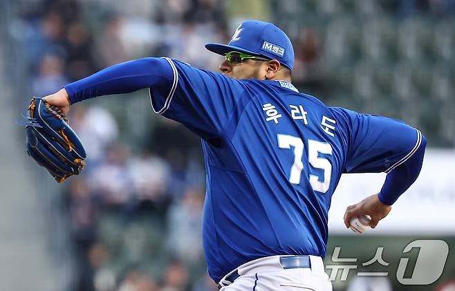 삼성 라이온즈 외국인 투수 아리엘 후라도. 2025.4.15/뉴스1 ⓒ News1 김도우 기자