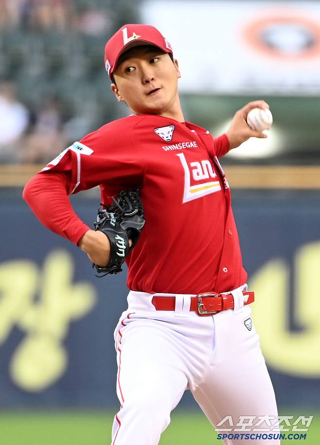 26일 잠실야구장에서 열린 SSG와 두산의 경기, SSG 선발투수 김건우가 역투하고 있다. 잠실=허상욱 기자wook@sportschosun.com/2025.06.26/