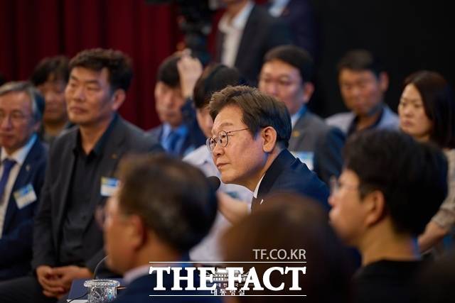 이재명 대통령은 지난달 25일 광주 국립아시아문화전당에서 열린 '광주시민·전남도민 타운홀 미팅'에서 수도권 집중 문제를 지적하며 지역균형발전 방향에 대한 의견을 청취하고 논의했다. /대통령실