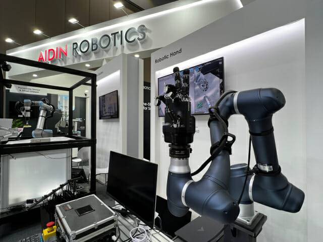 에이딘로보틱스가 '2024 로보월드'에 전시한 인간형 로봇핸드 (사진=지디넷코리아 신영빈 기자)