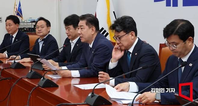 김병기 더불어민주당 당대표 직무대행 겸 원내대표가 1일 국회에서 열린 원내대책회의에서 발언하고 있다. 2025.7.1 김현민 기자