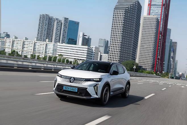 사진 : 세닉 E-Tech 100% 일렉트릭