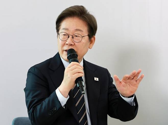 이재명 대통령이 30일 서울 용산 대통령실 파인그라스에서 열린 문화예술계 수상자 간담회에서 발언하고 있다. (대통령실통신사진기자단) ⓒ연합뉴스