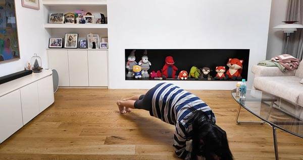 플랭크 동작을 하고 있는 오윤아의 모습./사진=유튜브 채널 ‘oh!윤아’ 캡처