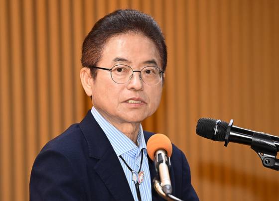 1일 경북 안동시 경북도청 다목적홀에서 이철우 경북도지사가 민선 8기 3주년을 맞아 경북 도정 성과와 향후 계획에 대해 브리핑하고 있다. 사진 경북도