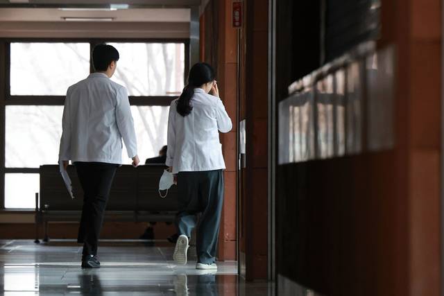 ▲ 이동하는 의료진 [연합뉴스 자료사진]