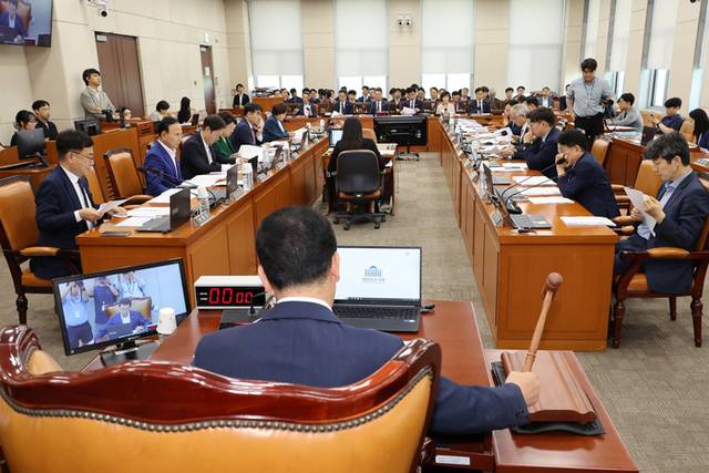 ▲ 1일 국회 행정안전위원회 전체회의에서 2025년도 제2회 추가경정예산안이 통과되고 있다. 연합뉴스