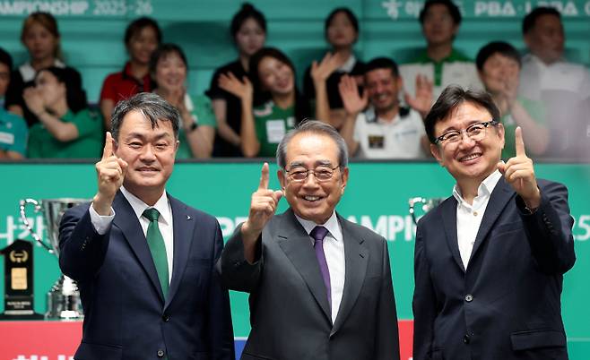 왼쪽부터 성영수 하나카드 대표이사, PBA 김영수 총재, 장상진 부총재. PBA 제공