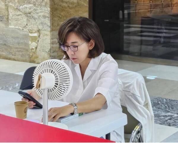 지난 27일 오후부터 국회에서 김민석 국무총리 후보자 지명 철회와 국회 법제사법위원장직 반환을 촉구하며 농성을 이어가고 있는 나경원 국민의힘 의원. 나경원 의원 SNS