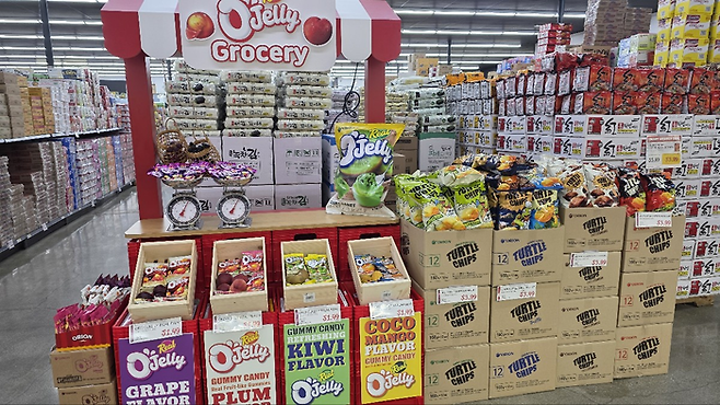 미국 캘리포니아주 대형마트에 전격 입점한 ‘알맹이’. [사진 = 오리온]