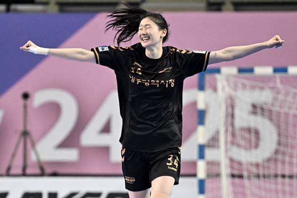 사진 2024-25시즌 신한 SOL페이 핸드볼 H리그 여자부 신인상을 받은 대구광역시청 정지인, 사진 제공=한국핸드볼연맹