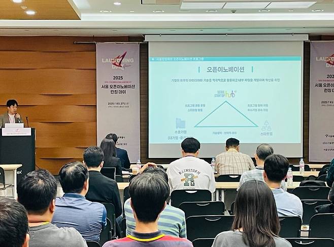 서울경제진흥원(SBA) 서울창업허브공덕이 27일 서울 코엑스에서 '2025 서울 오픈이노베이션 런칭 데이'를 열었다./사진=김성휘 기자