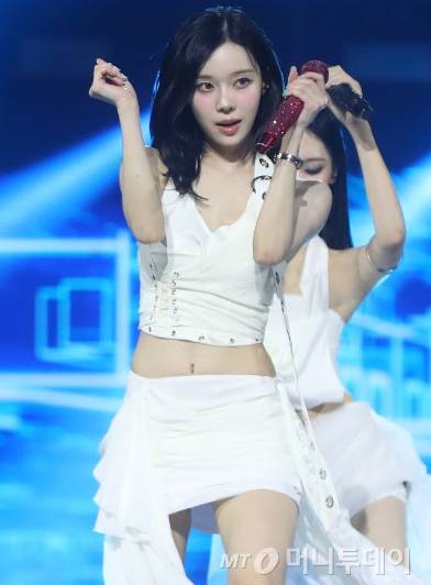 [서울=뉴시스] 김혜진 기자 = 19일 서울 송파구 올림픽공원 핸드볼경기장에서 열린 2025 마이케이 페스타(MyK FESTA)에서 그룹 에스파가 공연을 하고 있다. 2025.06.19. jini@newsis.com /사진=김혜진