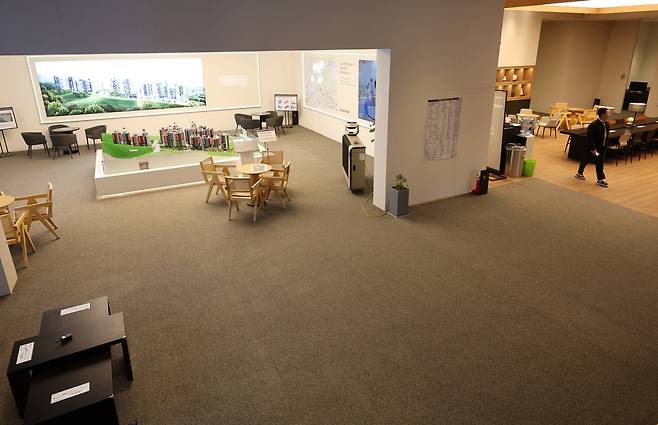 한산한 서울 아파트 견본주택 [연합]